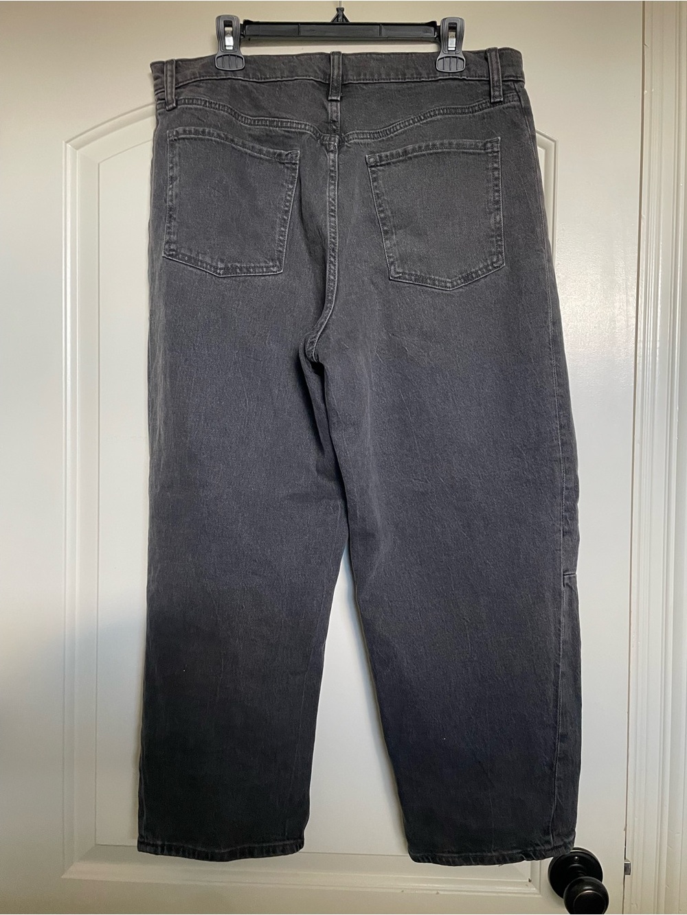 Old Navy Women’s SZ 14 High Waisted Barrel Leg Jeans in Black - Picture 2 of 3